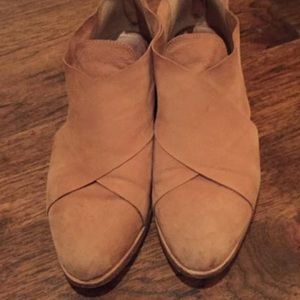 Eileen Fisher cluster booties size 7.5